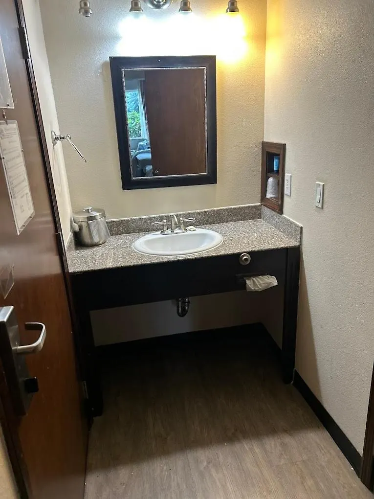 District Hotel By Oyo Portland Convention Center Motel